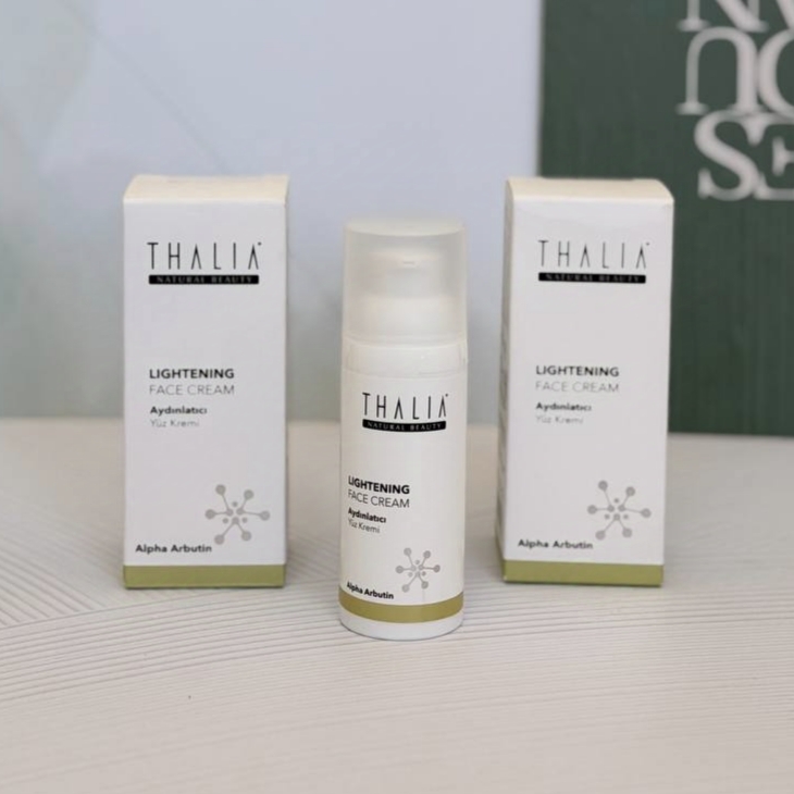 کرم دور چشم آلفا آربوتین تالیا Thalia Alpha Arbutin Eye Cream